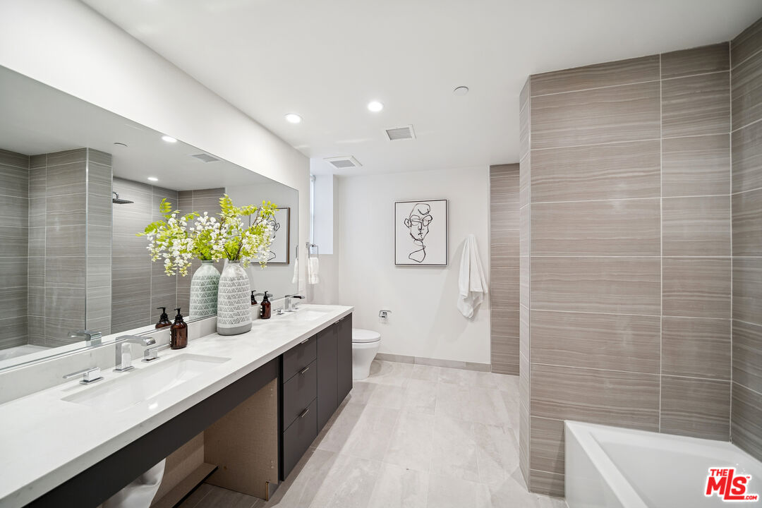 1051 S Corning St Unit: 204