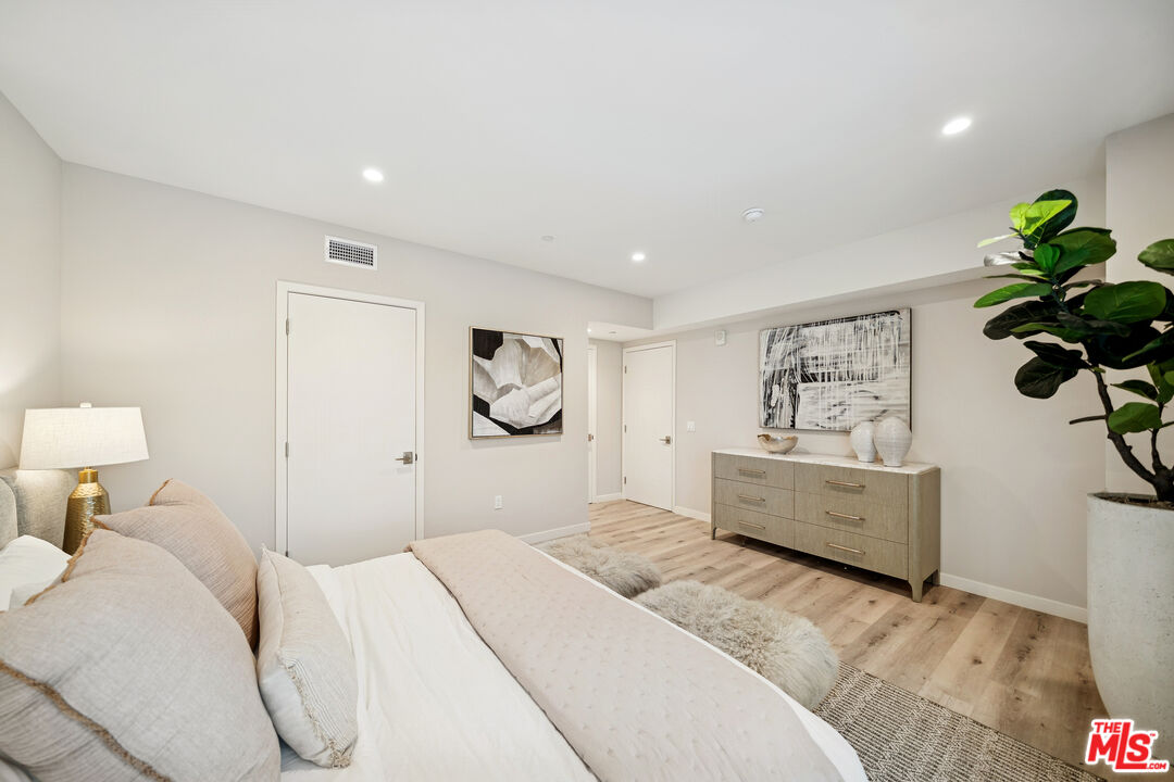 1051 S Corning St Unit: 204