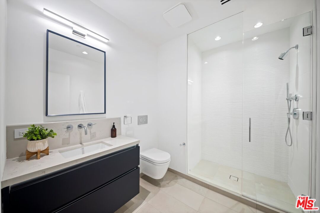 160 N La Peer Dr Unit: 201