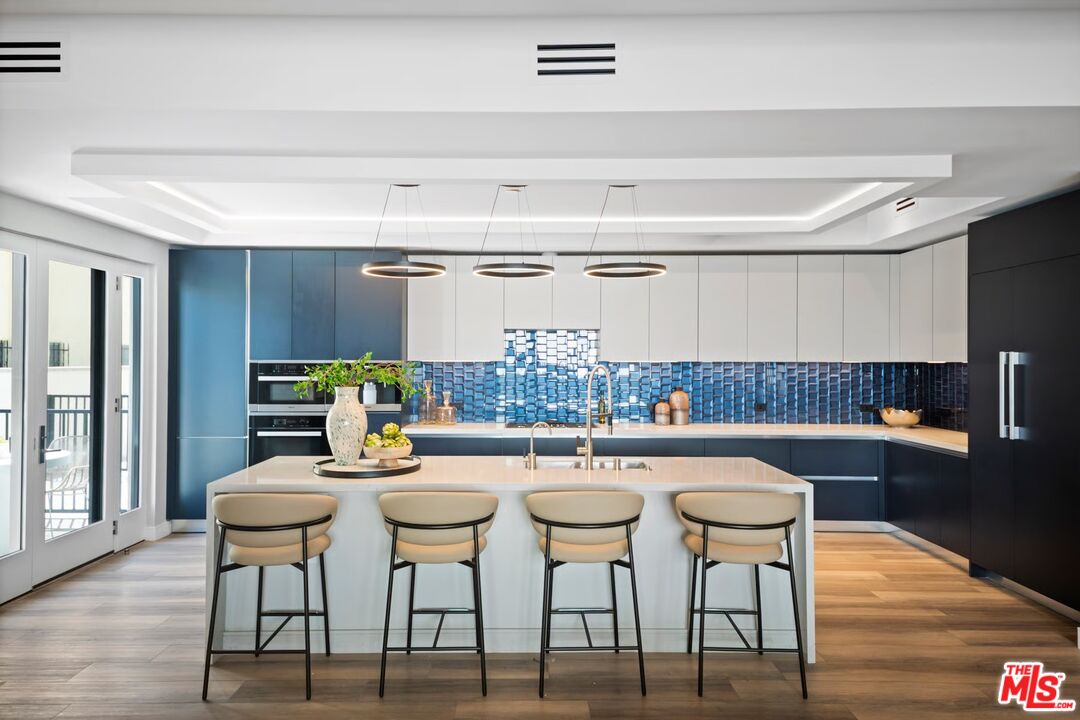 160 N La Peer Dr Unit: 201