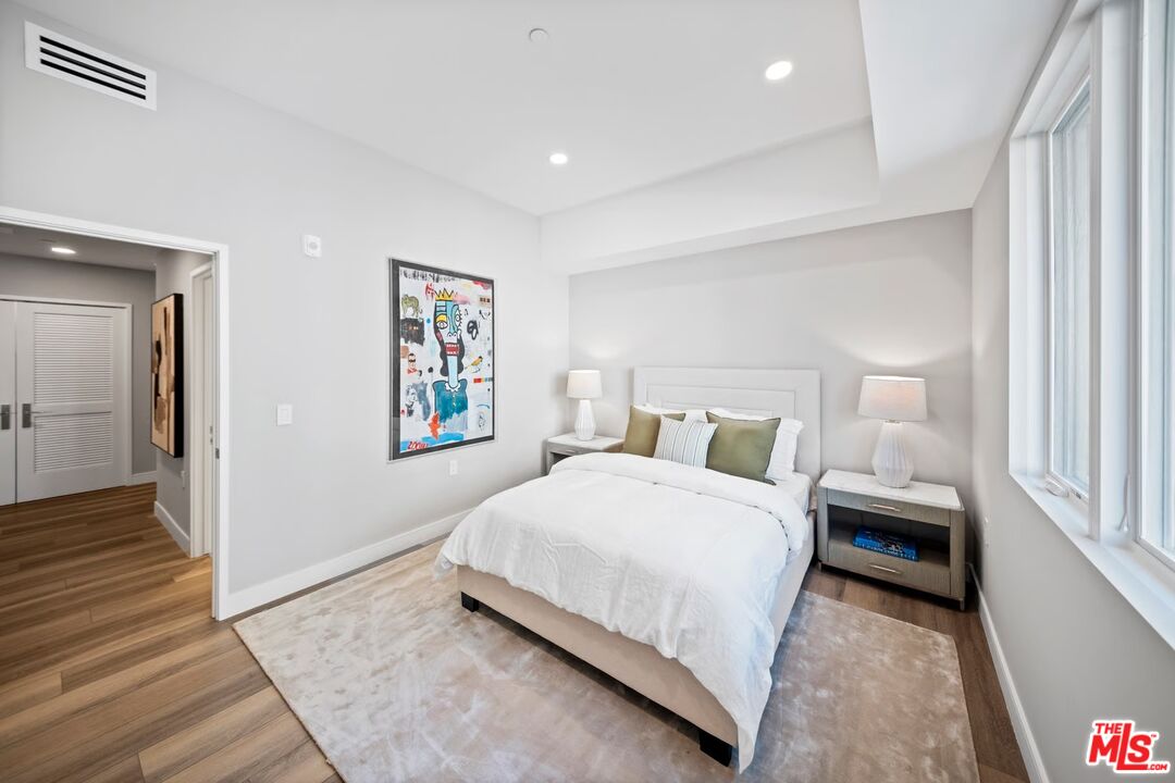 160 N La Peer Dr Unit: 201