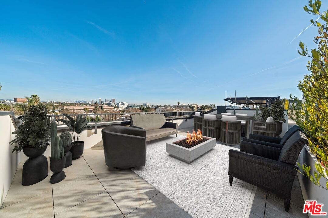 160 N La Peer Dr Unit: 202