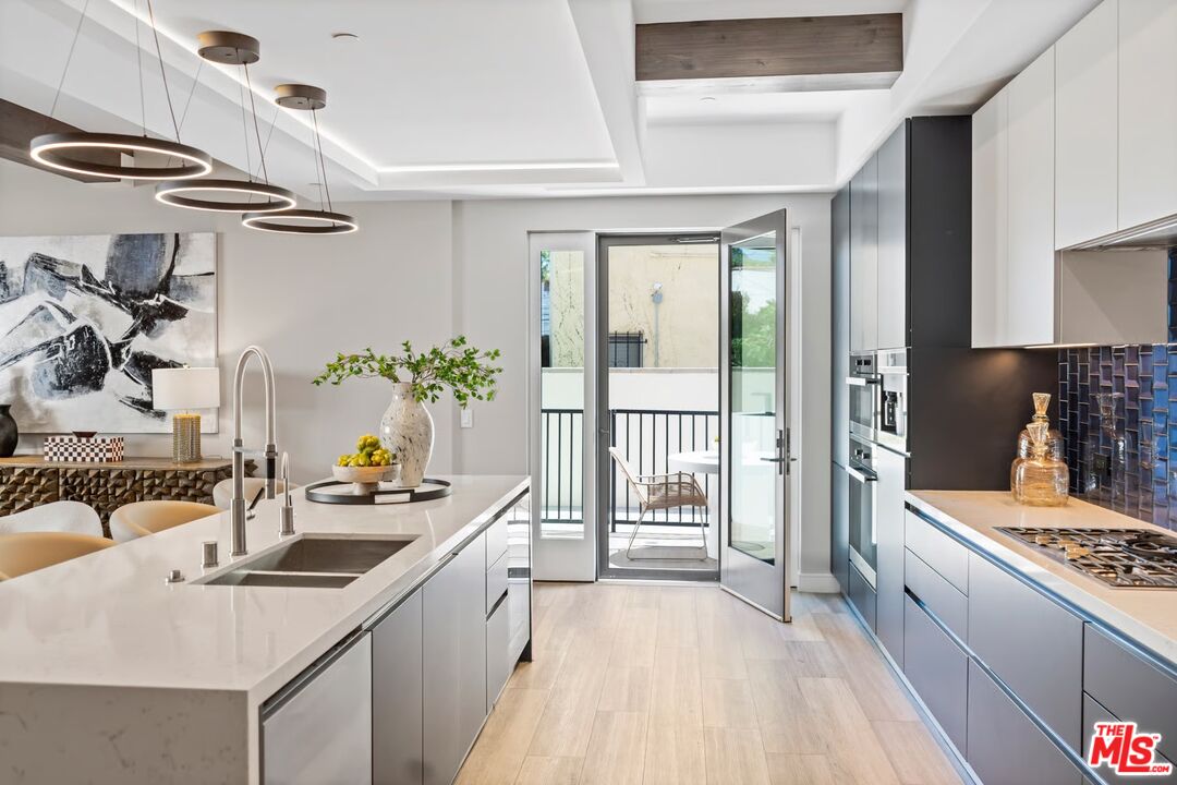 160 N La Peer Dr Unit: 202