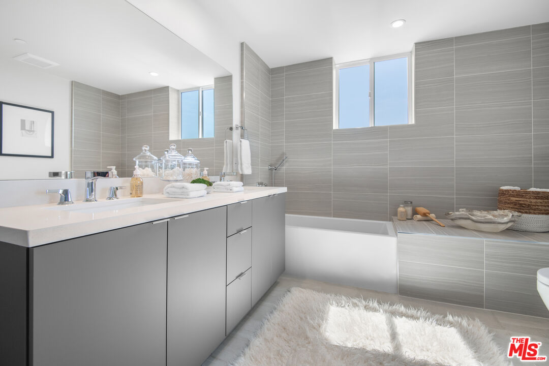 1226 S Bedford St Unit: 302