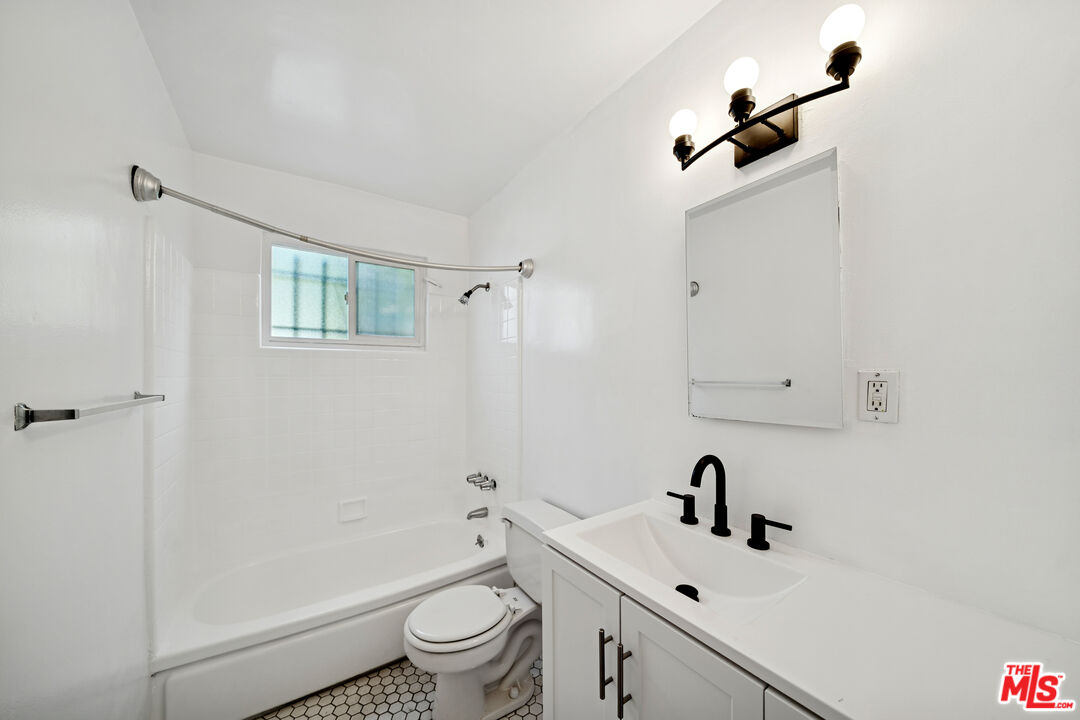 2314 S Corning Unit: 3