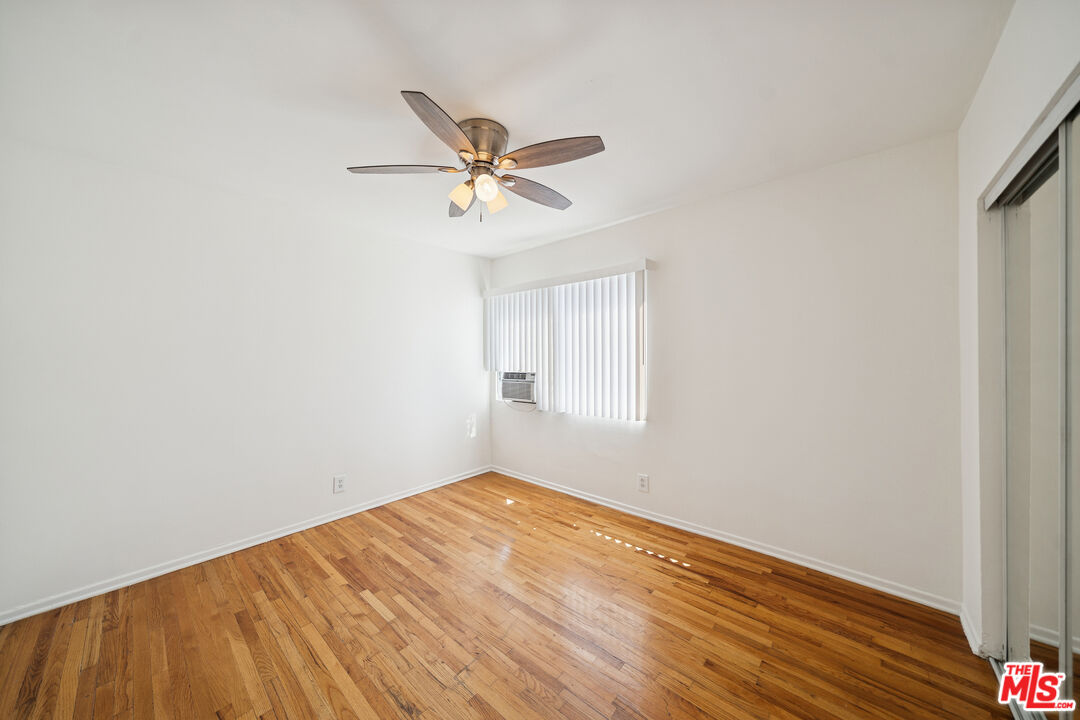 1027 N Edinburgh Ave Unit: 4