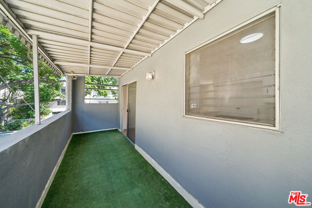 1027 N Edinburgh Ave Unit: 4