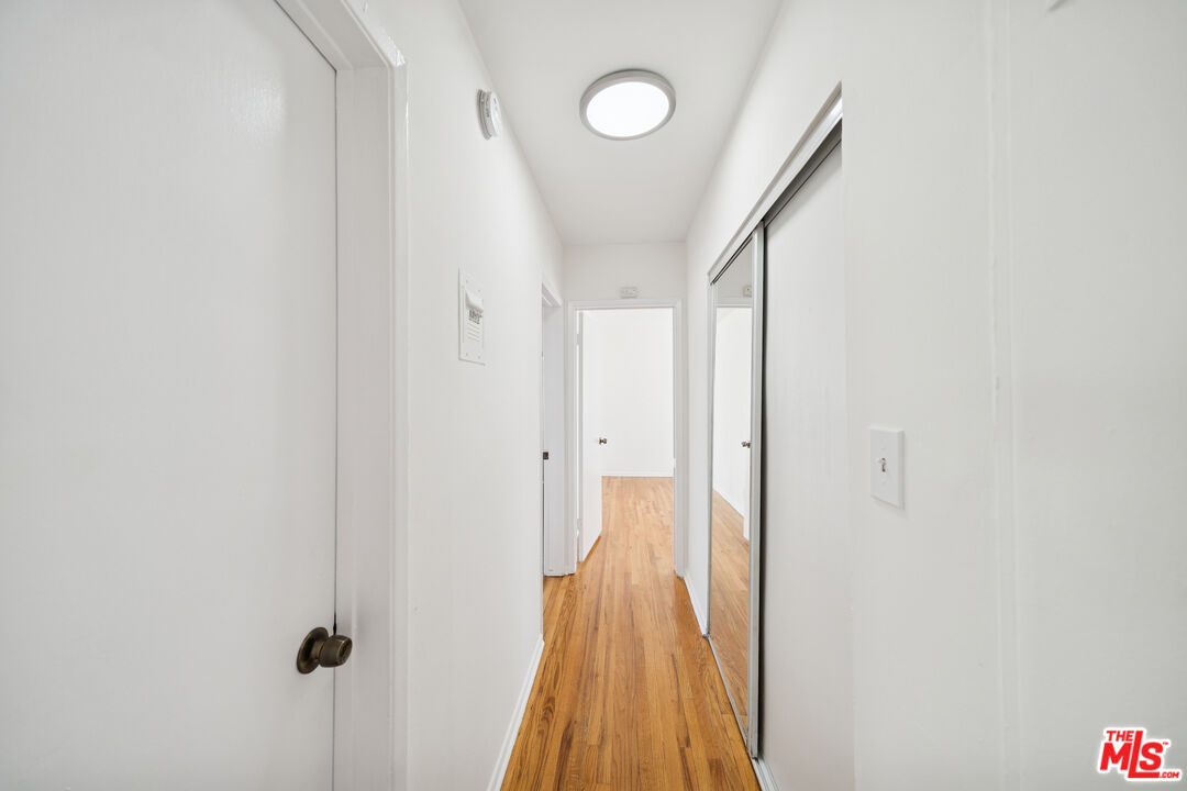 1027 N Edinburgh Ave Unit: 4