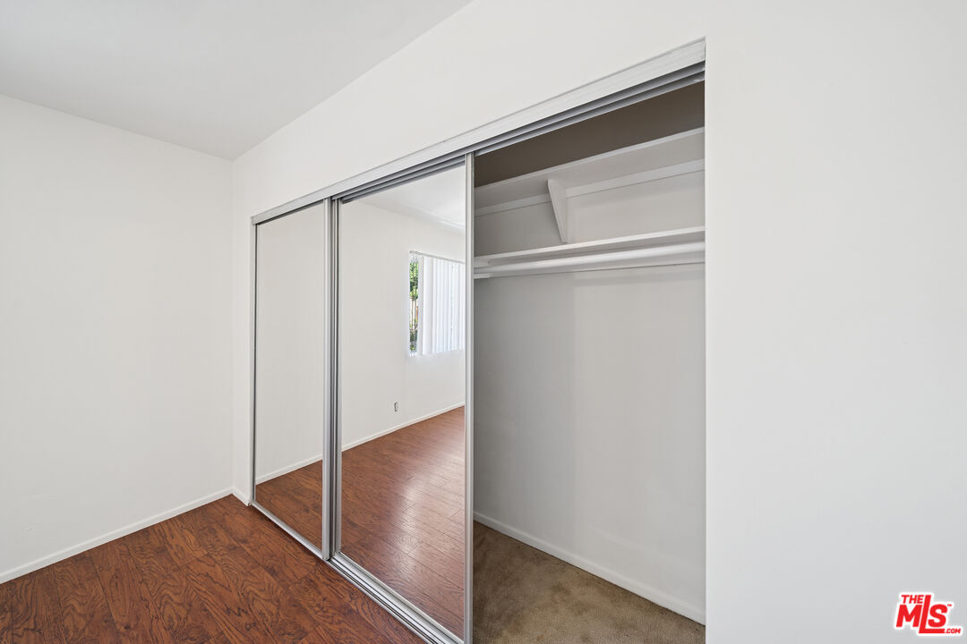 1027 N Edinburgh Ave Unit: 4