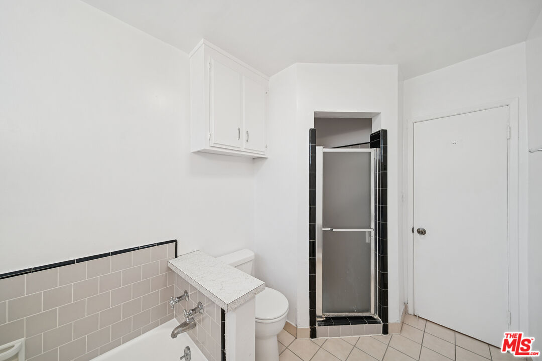 1027 N Edinburgh Ave Unit: 4