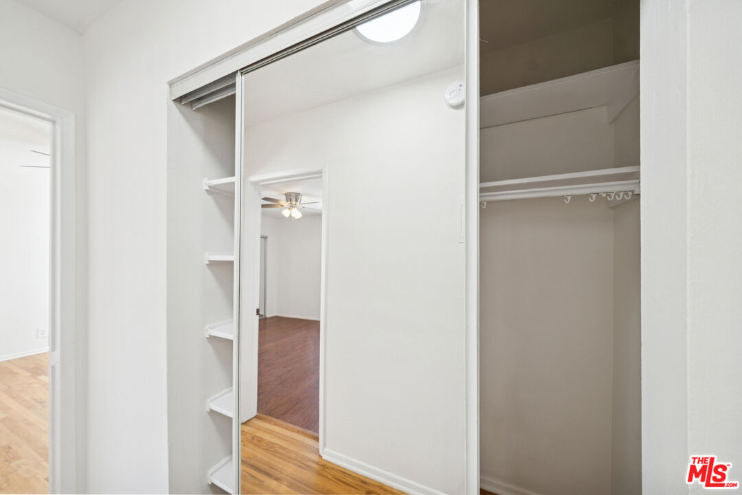 1027 N Edinburgh Ave Unit: 4