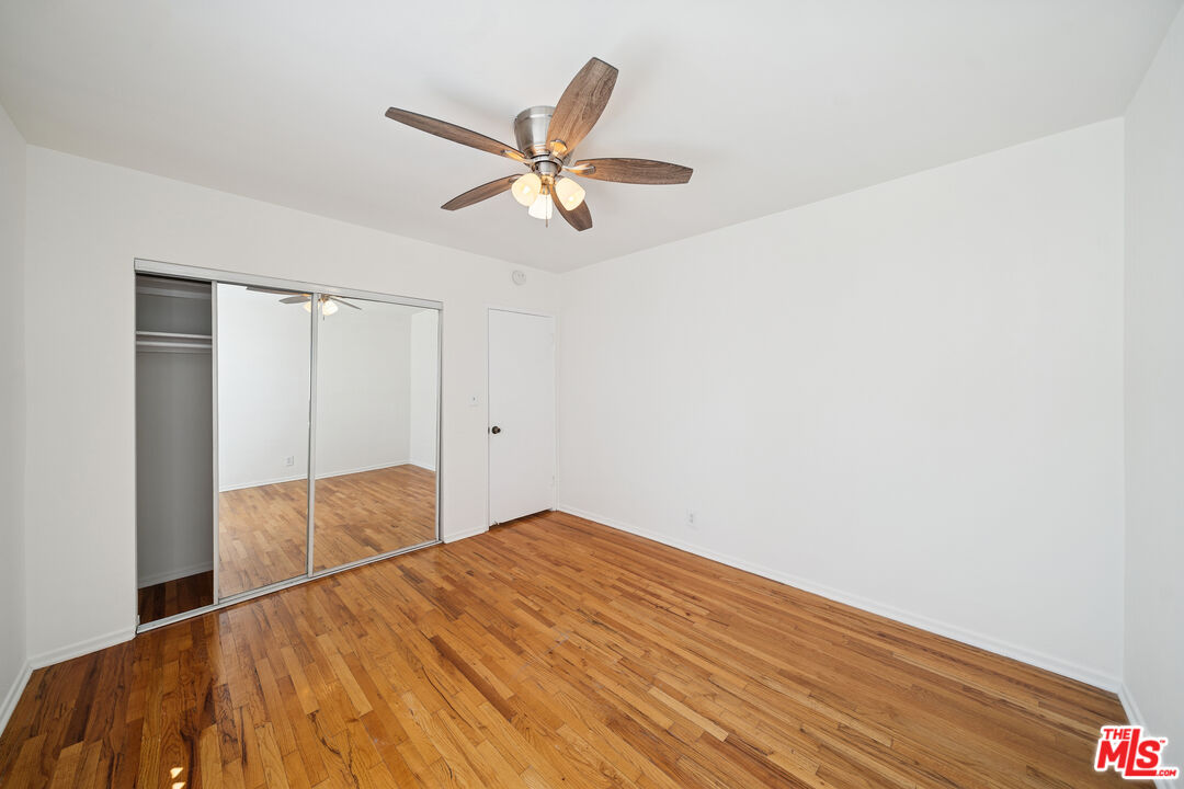 1027 N Edinburgh Ave Unit: 4