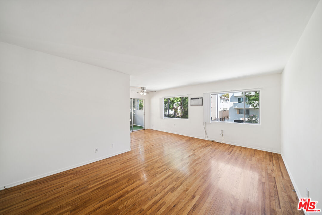 1027 N Edinburgh Ave Unit: 4