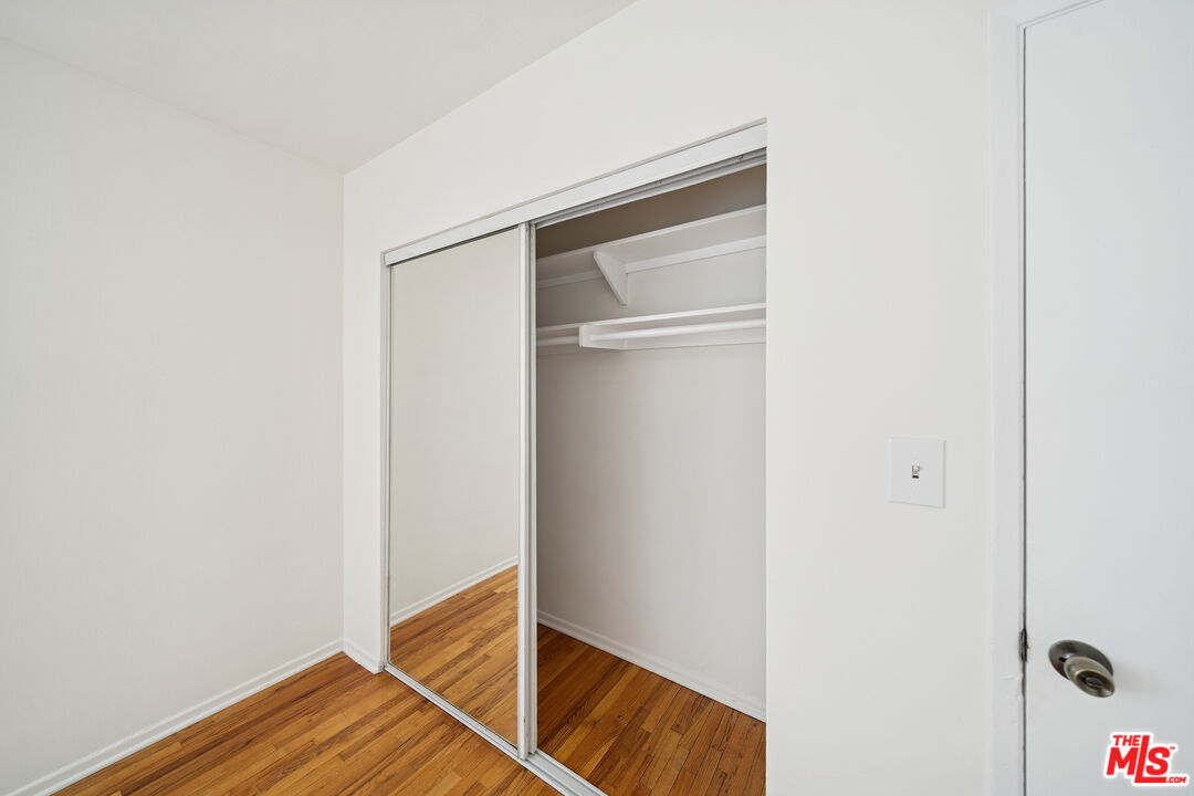 1027 N Edinburgh Ave Unit: 4