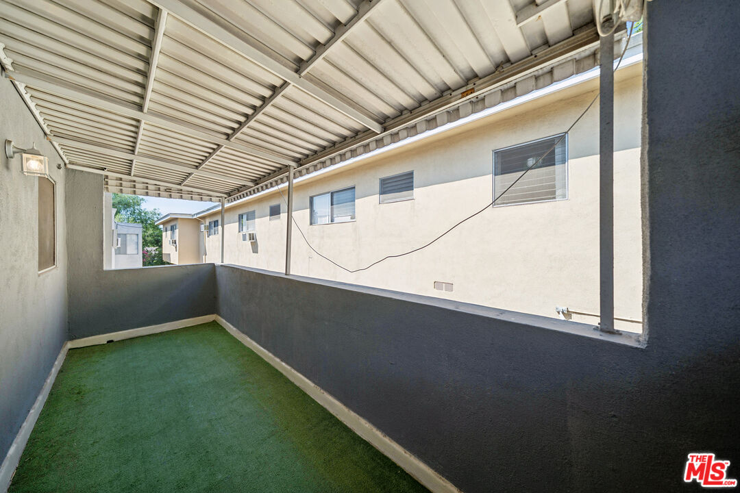 1027 N Edinburgh Ave Unit: 4