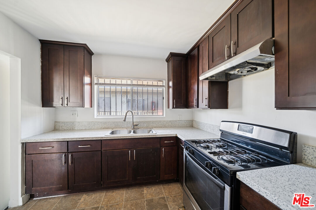 5380 Romaine St Unit: 4