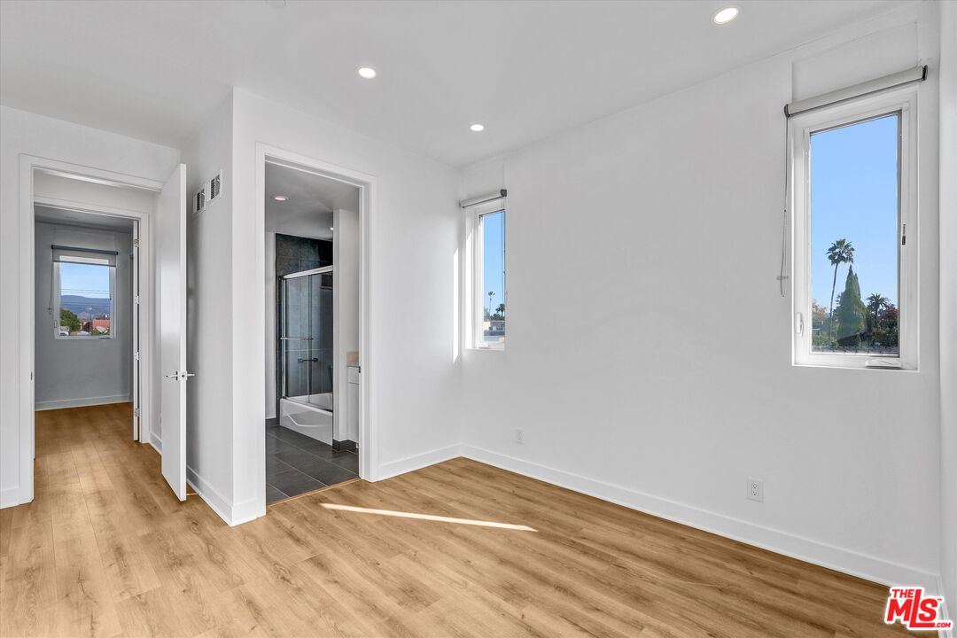 4525 St. Elmo Dr Unit: 4523 1/2