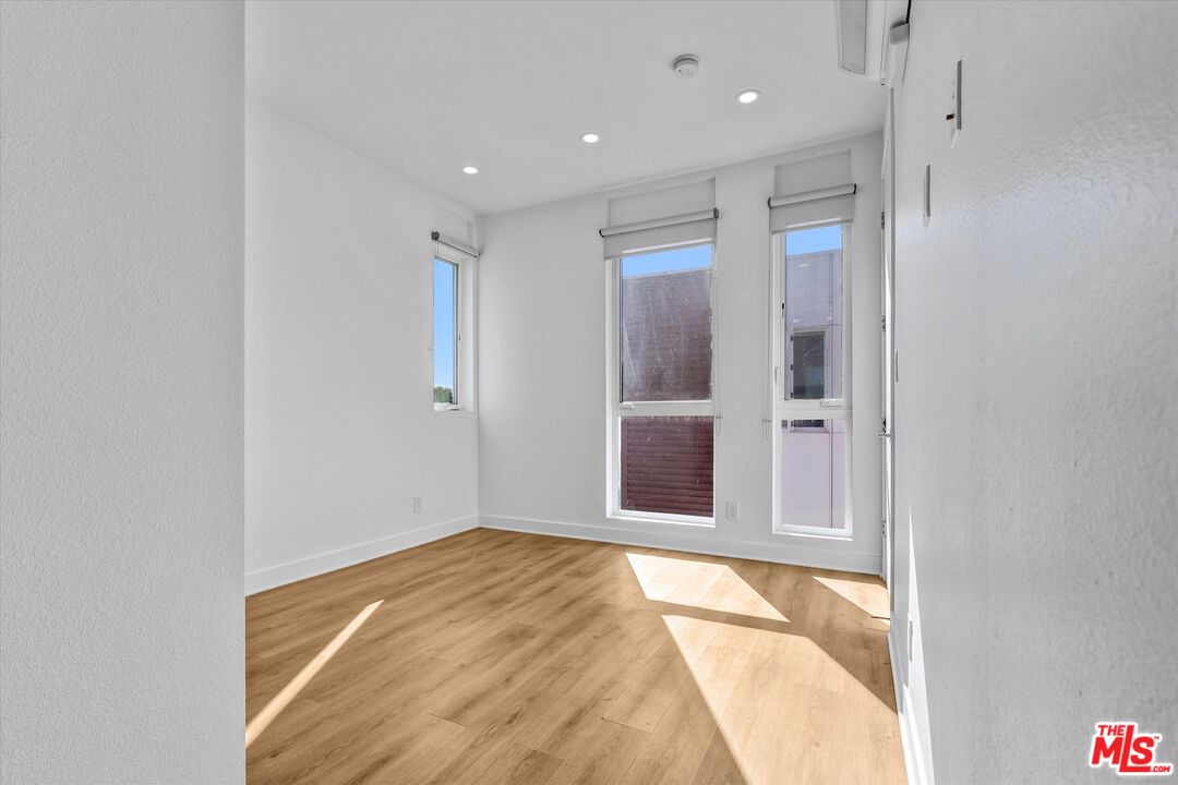 4525 St. Elmo Dr Unit: 4523 1/2