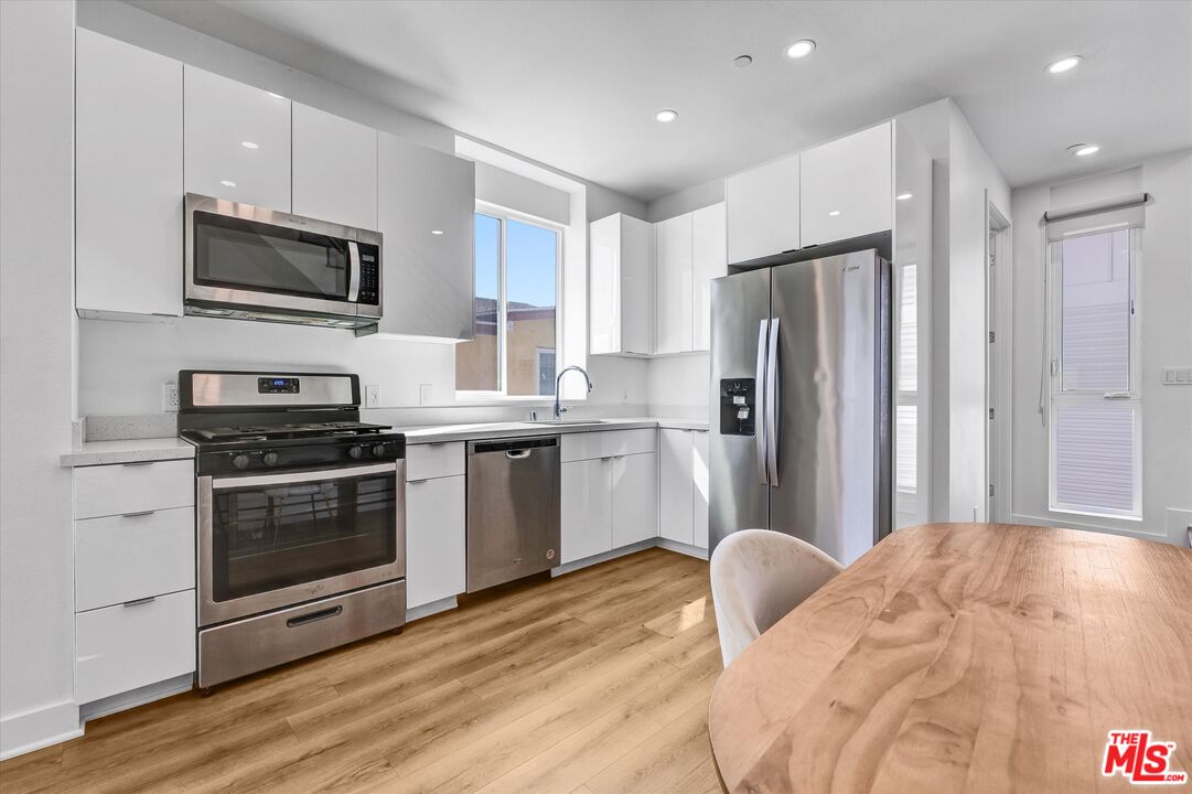 4525 St. Elmo Dr Unit: 4523 1/2