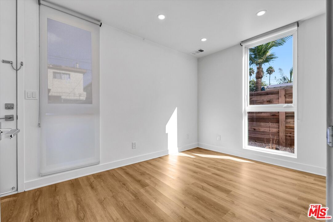 4525 St. Elmo Dr Unit: 4523 1/2