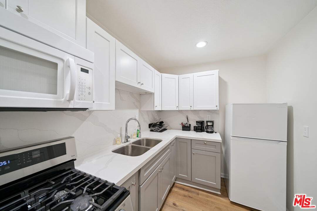 1163 W 38th St