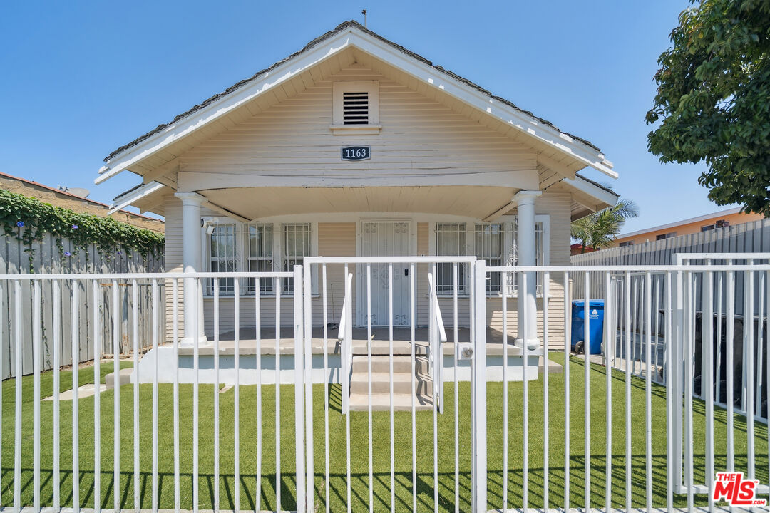 1163 W 38th St