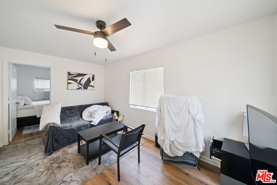 1163 W 38th St