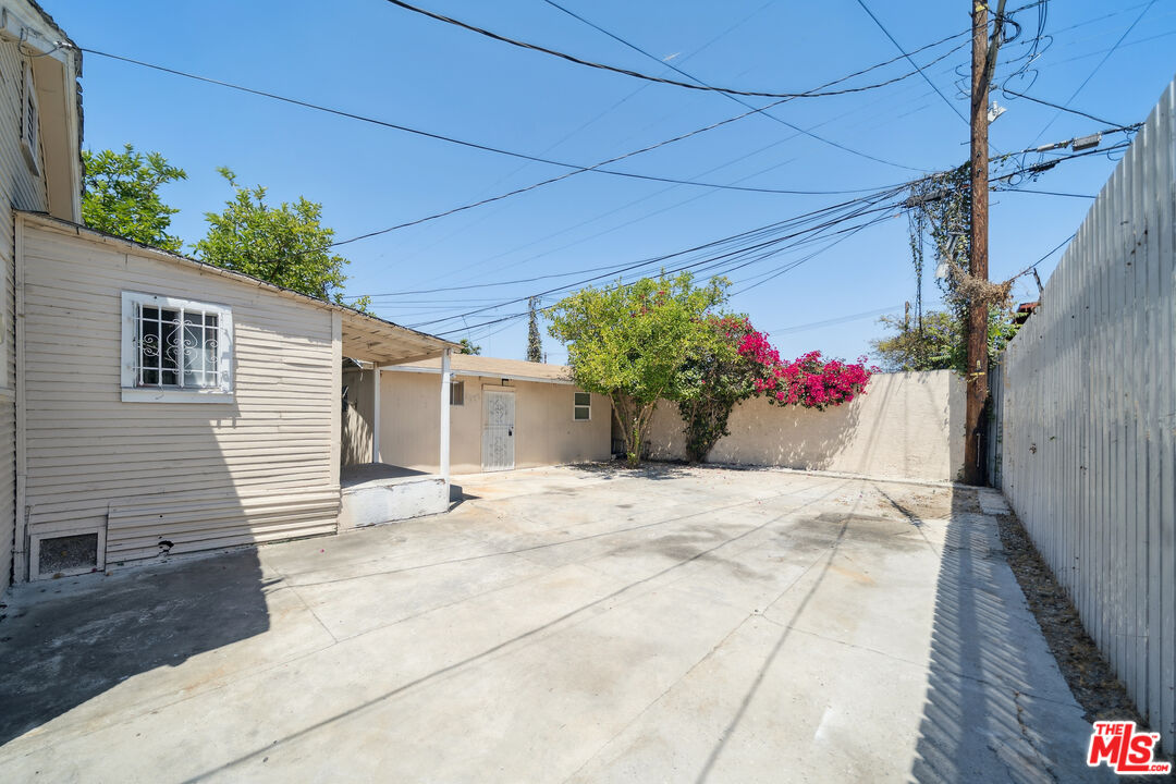 1163 W 38th St