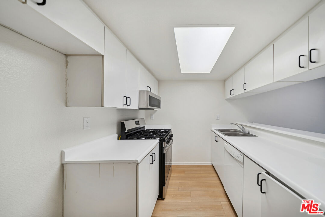 870 Crenshaw Blvd Unit: 204