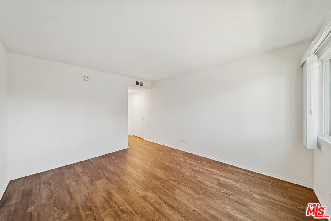 870 Crenshaw Blvd Unit: 204