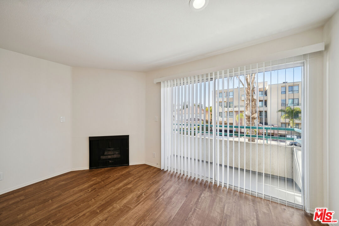 870 Crenshaw Blvd Unit: 204