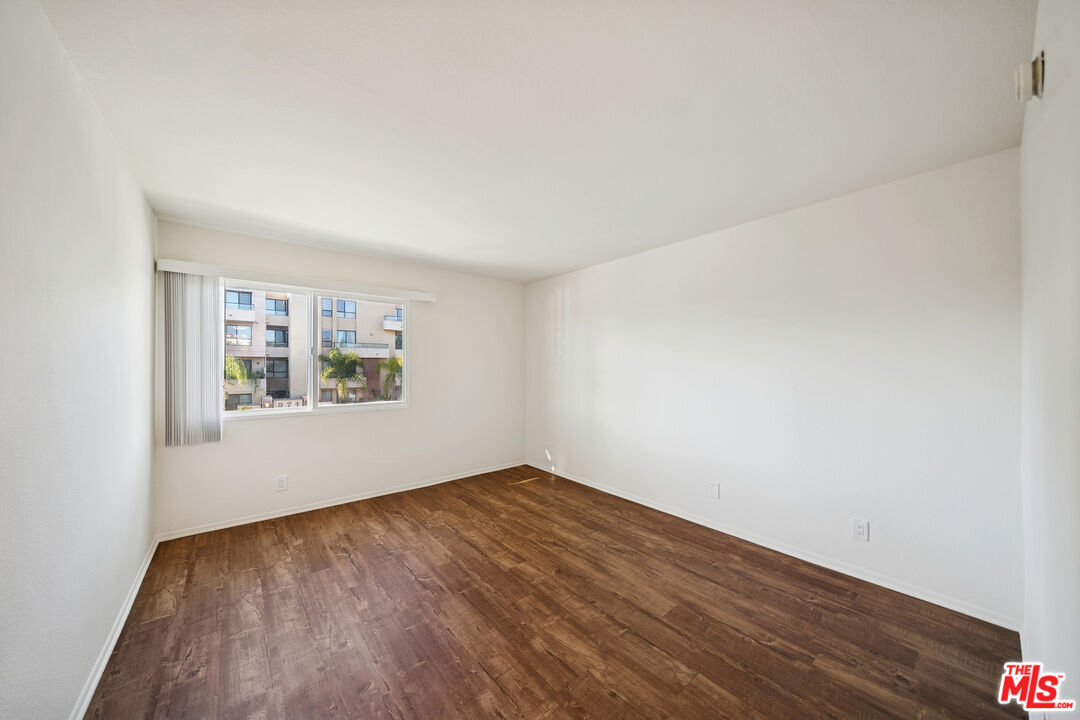 870 Crenshaw Blvd Unit: 204