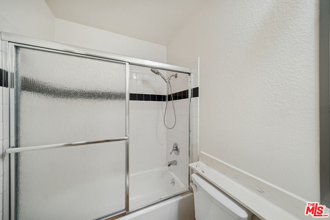 870 Crenshaw Blvd Unit: 204