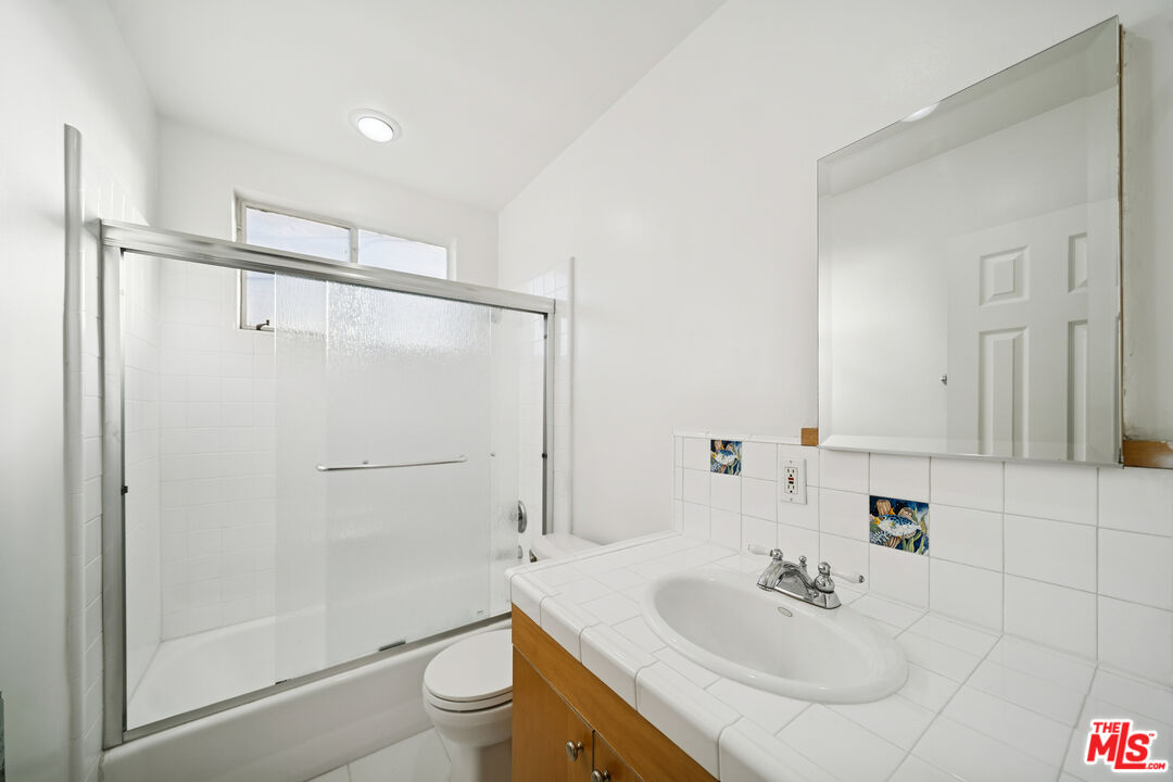 8442 Blackburn Unit: 8