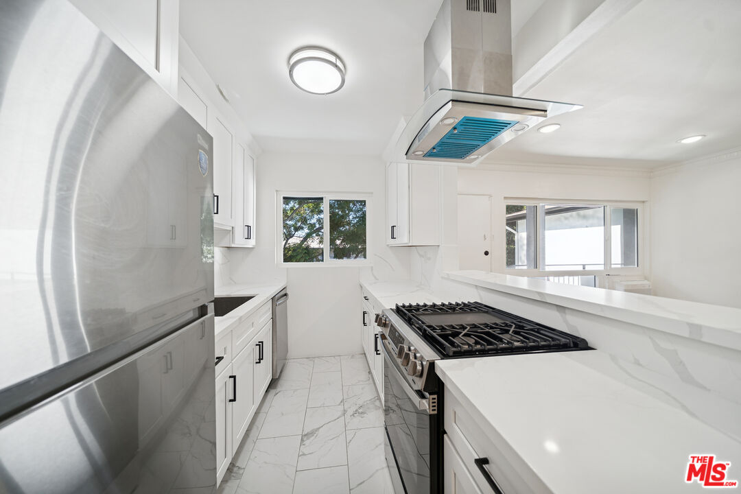 1206 N Hayworth Unit: 10