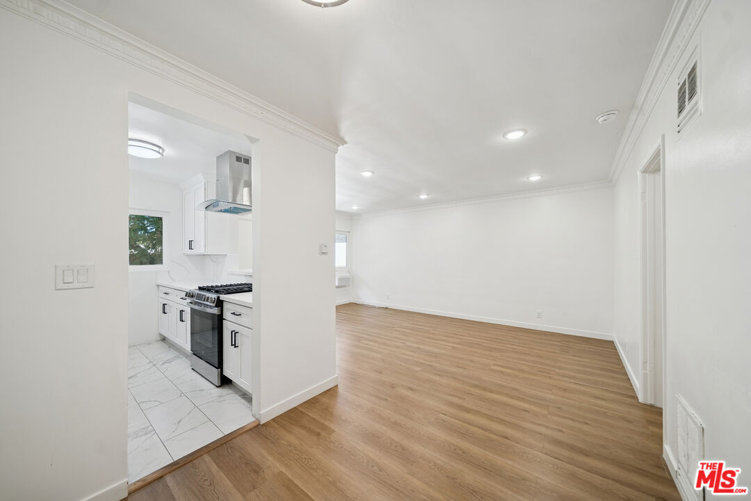 1206 N Hayworth Unit: 10