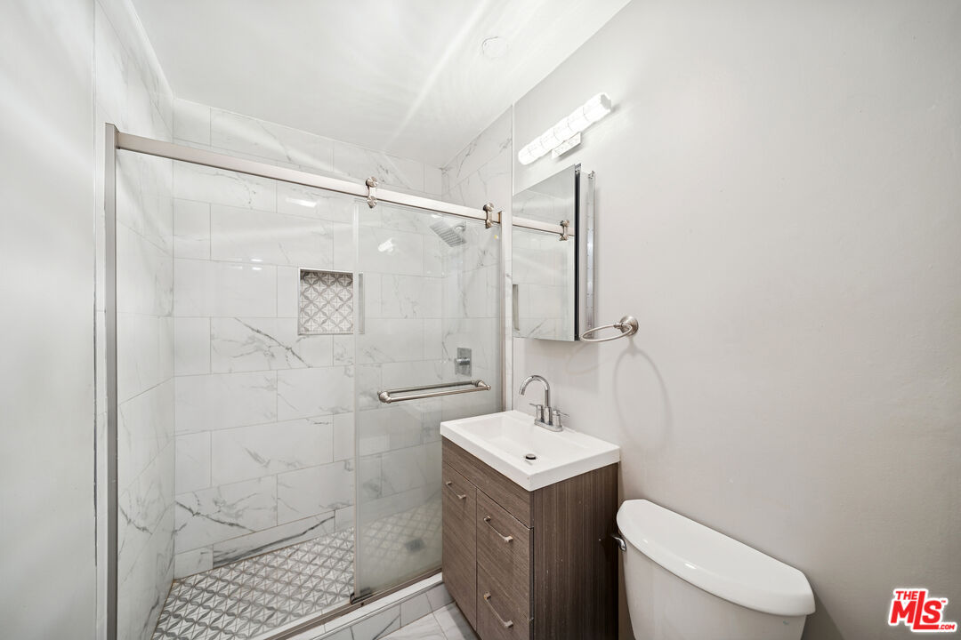 326 S Serrano Ave Unit: 4