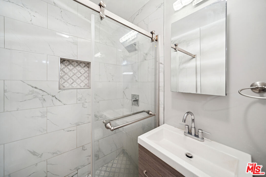 326 S Serrano Ave Unit: 4