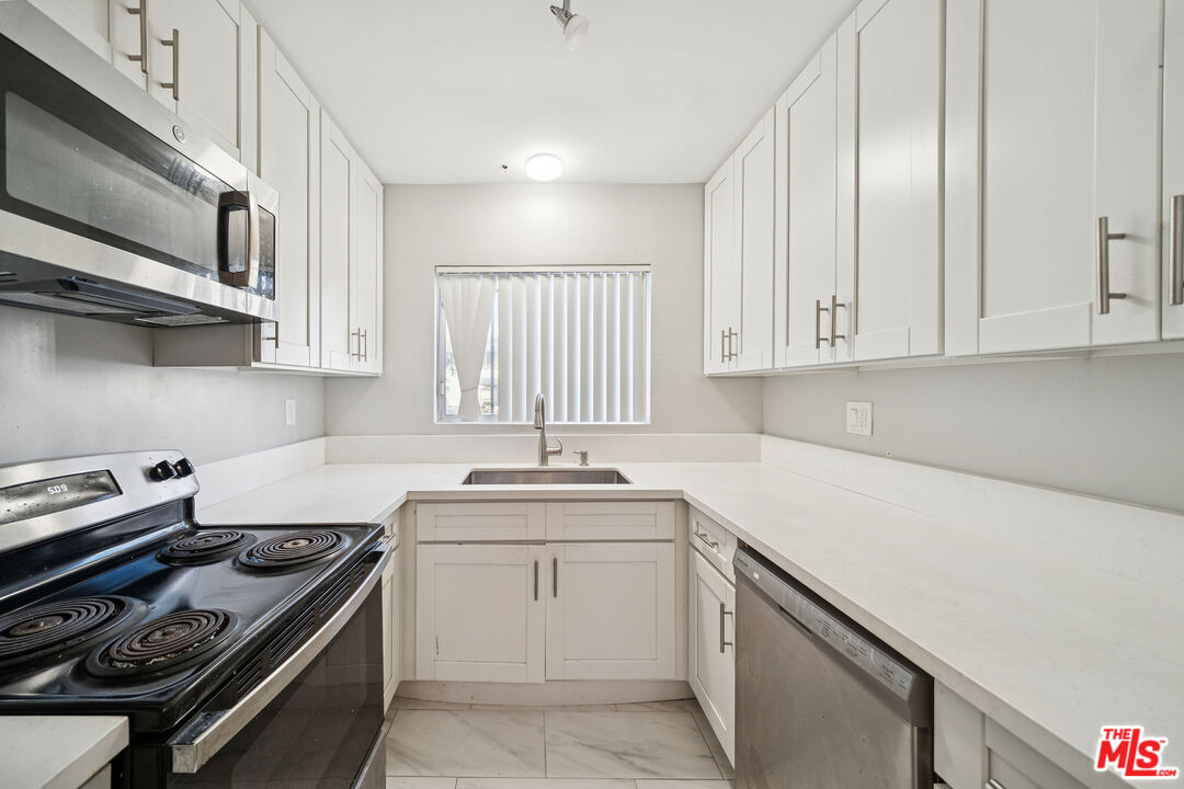 326 S Serrano Ave Unit: 4