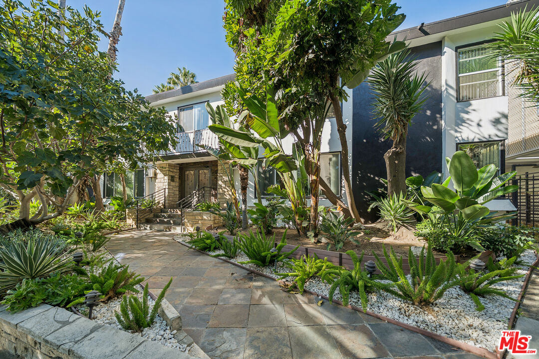 1215 N Hayworth Ave Unit: 104