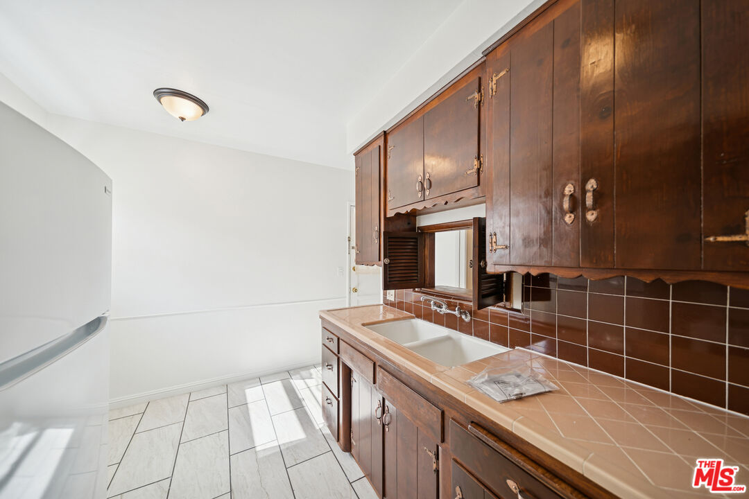 5319 Vantage Ave Unit: 5