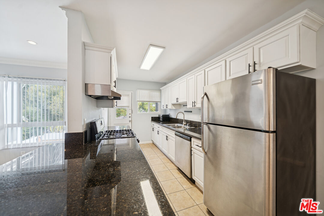 1270 N Havenhurst Dr Unit: 12