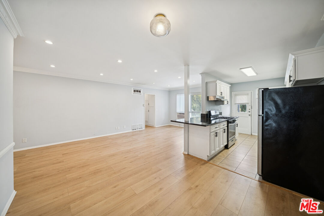 1270 N Havenhurst Dr Unit: 12