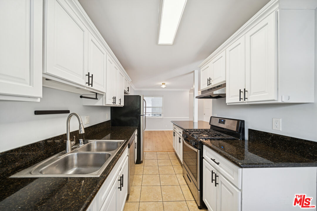 1270 N Havenhurst Dr Unit: 12