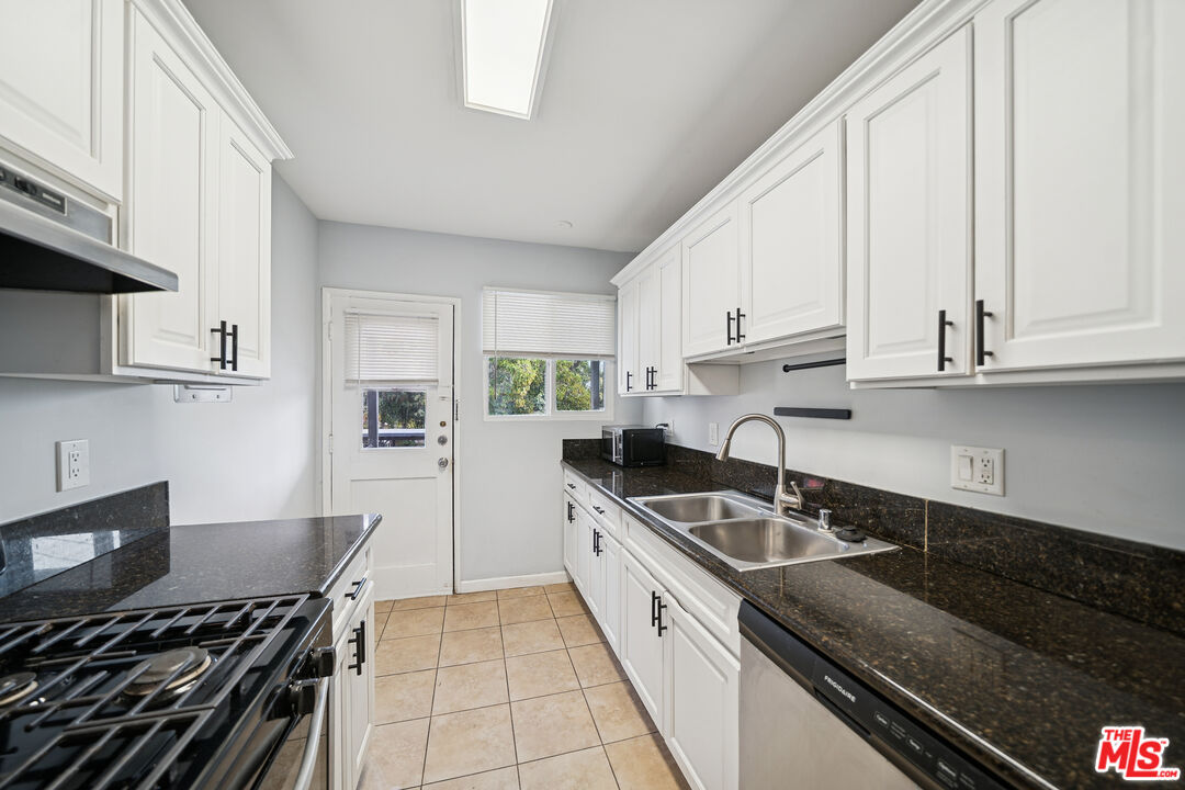 1270 N Havenhurst Dr Unit: 12