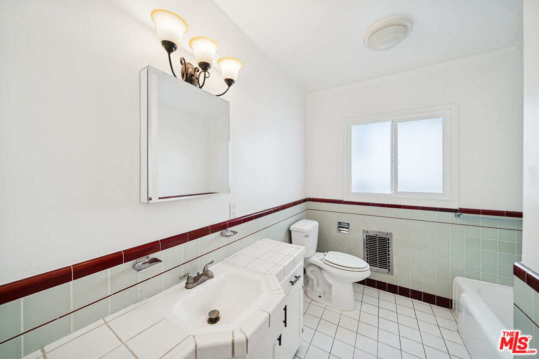 1270 N Havenhurst Dr Unit: 12