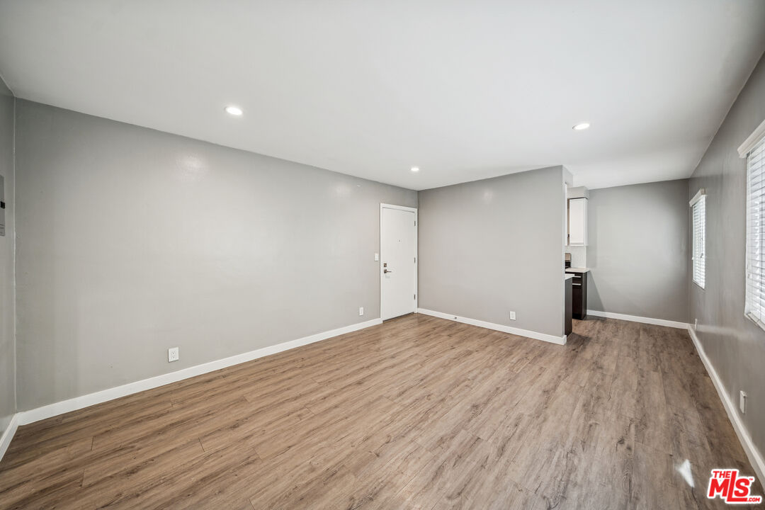 252 S New Hampshire Unit: 4