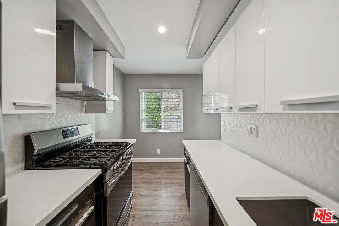 252 S New Hampshire Unit: 4