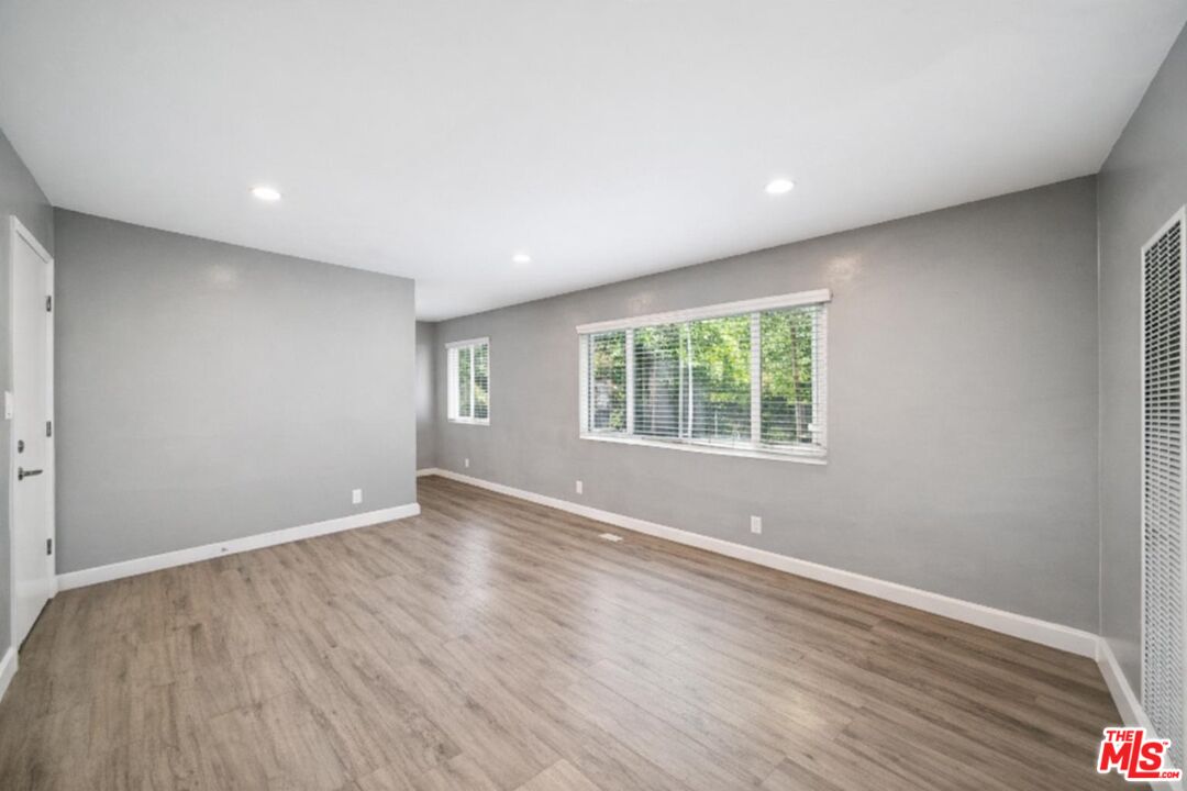 252 S New Hampshire Unit: 4