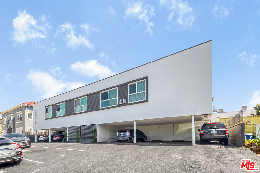 252 S New Hampshire Unit: 4